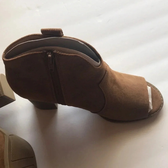 ⭐️ gorgeous booties ⭐️ - Picture 4 of 6